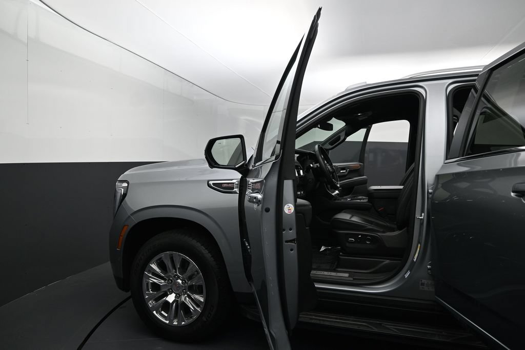 Used 2025 GMC Yukon Denali AWD/4WD image 13