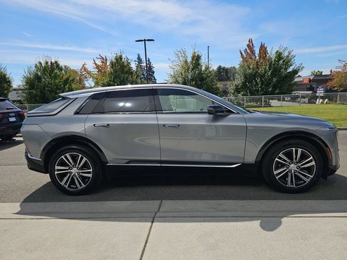 Certified 2024 Cadillac Lyriq Luxury AWD/4WD image 8