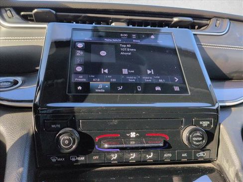 Used 2023 Jeep Grand Cherokee Laredo image 14