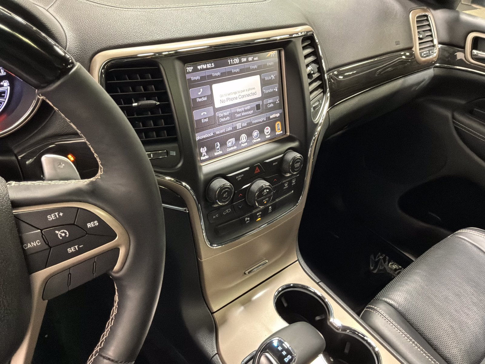 Used 2015 Jeep Grand Cherokee Overland AWD/4WD image 16