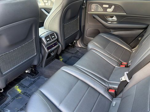 Used 2022 Mercedes-Benz GLS 450 4MATIC image 11