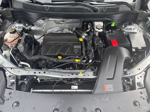 Used 2025 Chevrolet Trax LT FWD image 24