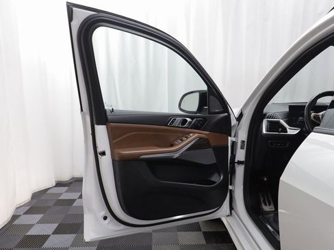 Certified 2025 BMW X7 M60i image 4
