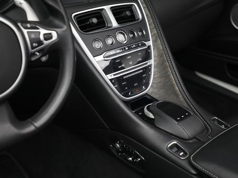 Used 2019 Aston Martin DB11 Volante image 23