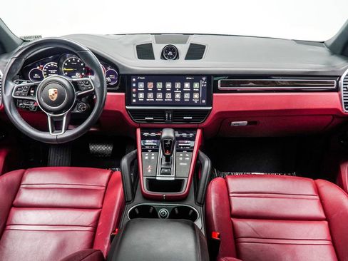 Used 2023 Porsche Cayenne w/ Premium Package AWD/4WD image 5