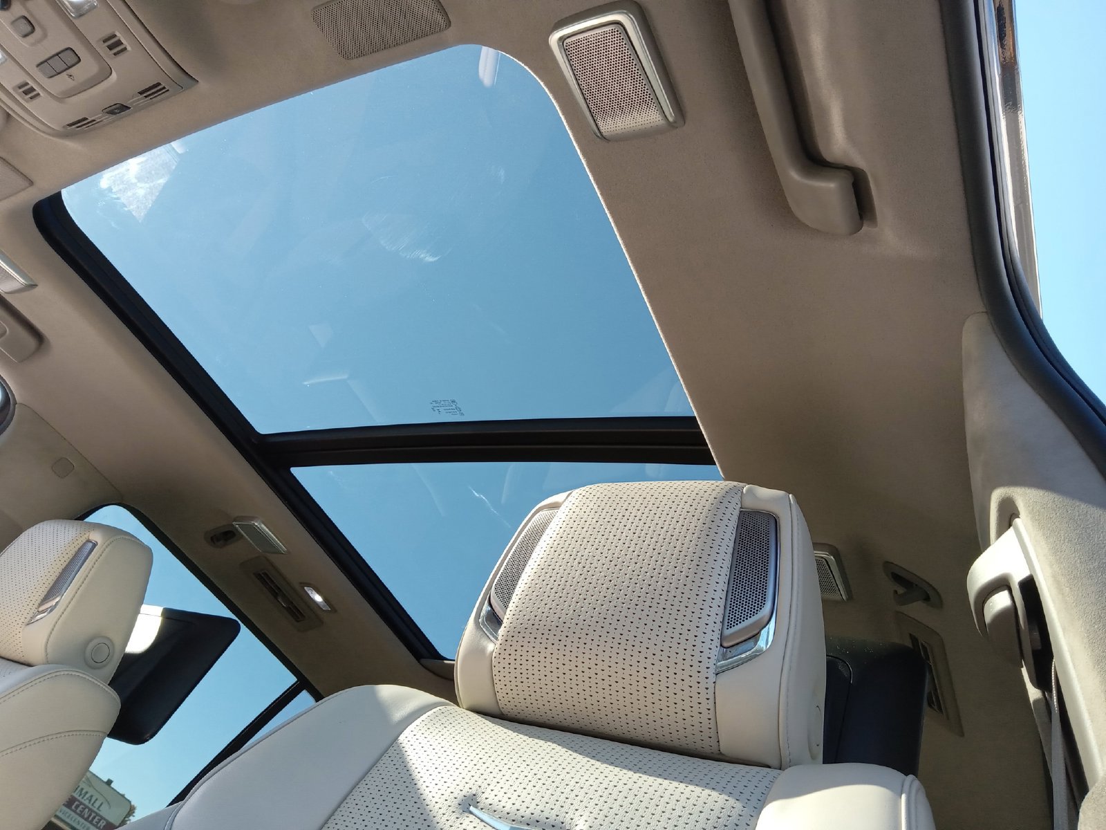 Used 2024 Cadillac Escalade Sport Platinum w/ LPO, ONYX Package AWD/4WD image 11