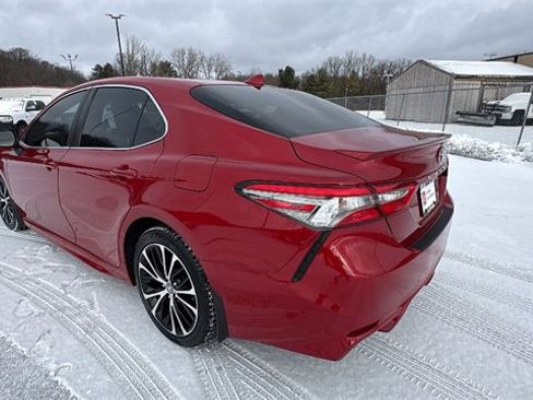 Used 2019 Toyota Camry SE image 3