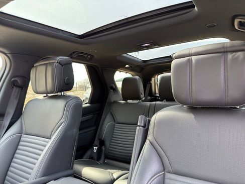 Certified 2024 Land Rover Discovery Dynamic SE image 10