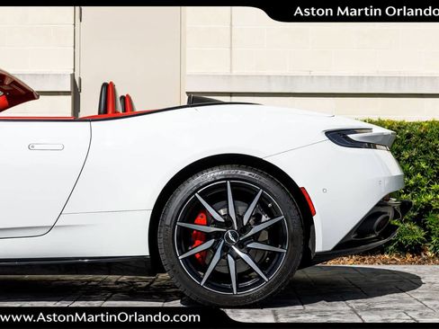 Used 2019 Aston Martin DB11 Volante image 39