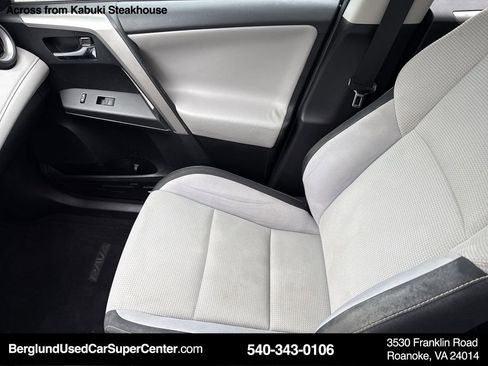 Used 2017 Toyota RAV4 XLE image 30