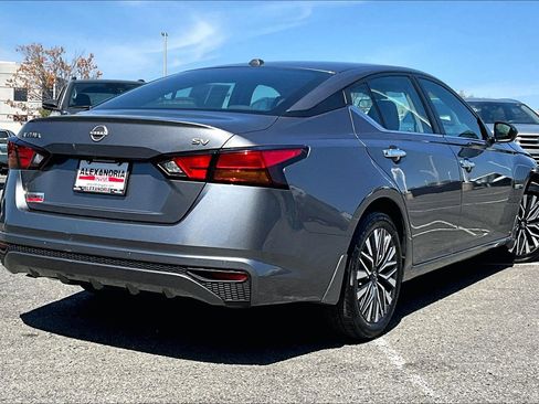 Used 2024 Nissan Altima 2.5 SV image 12
