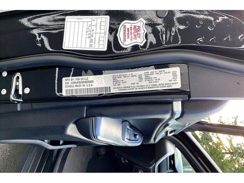 Used 2024 Jeep Grand Cherokee L Limited w/ Luxury Tech Group II image 32