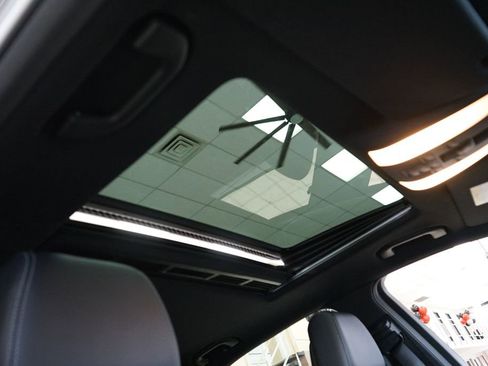 Used 2014 Mercedes-Benz E 350 4MATIC Sedan image 9