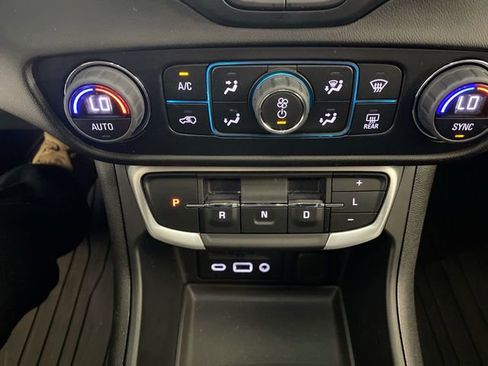 Used 2024 GMC Terrain SLT AWD/4WD image 43