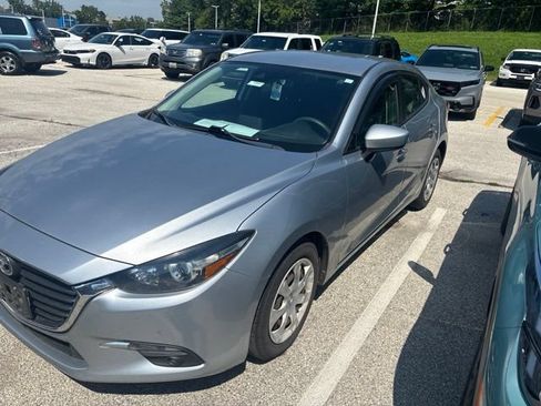 Used 2018 MAZDA MAZDA3 Sport FWD image 3