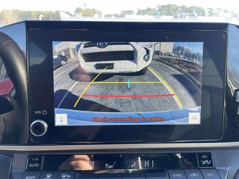 Used 2025 Toyota Camry SE image 40