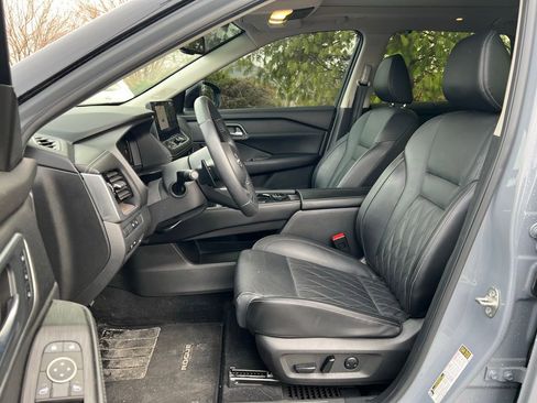 Used 2024 Nissan Rogue Platinum w/ Platinum Premium Package image 8