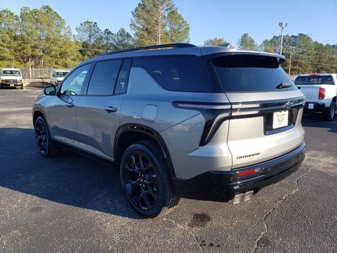 New 2026 Chevrolet Traverse RS w/ LPO, Floor Liner Package image 3