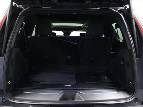 Used 2024 Cadillac Escalade ESV V w/ Heavy-Duty Trailer Package AWD/4WD image 16