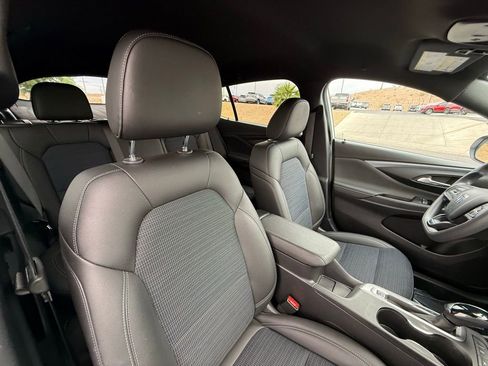 Certified 2025 Buick Envista Preferred image 13