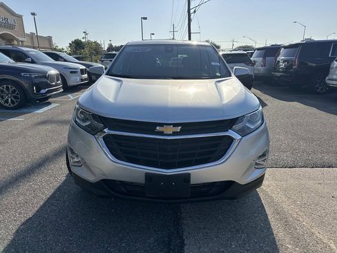 Used 2021 Chevrolet Equinox LT image 2
