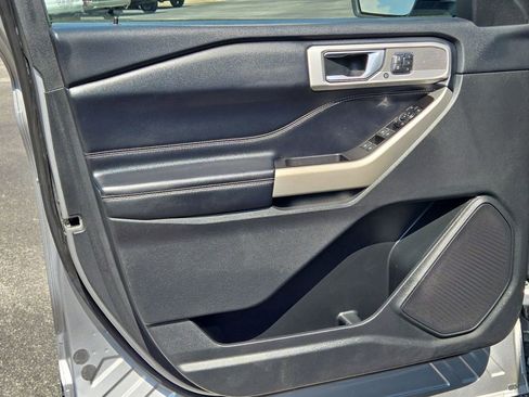 Used 2022 Ford Explorer Limited w/ Equipment Group 301A image 17
