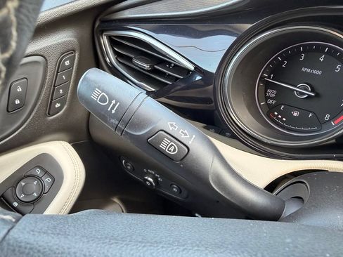 Used 2020 Buick Encore GX Essence w/ Experience Buick Package FWD image 19
