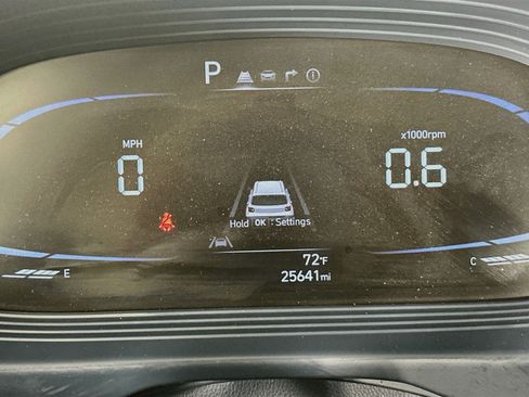Used 2023 Hyundai Venue Limited FWD image 19