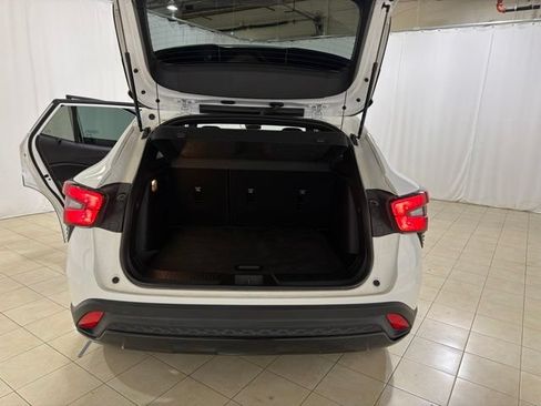 Used 2024 Chevrolet Trax RS w/ Driver Confidence Package FWD image 21