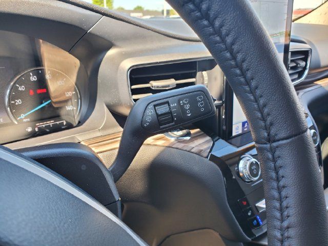 Used 2024 Ford Explorer Limited w/ Limited Technology Package AWD/4WD image 18