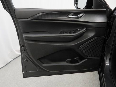 Certified 2025 Jeep Grand Cherokee Altitude image 40