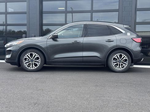 Used 2020 Ford Escape SEL image 2