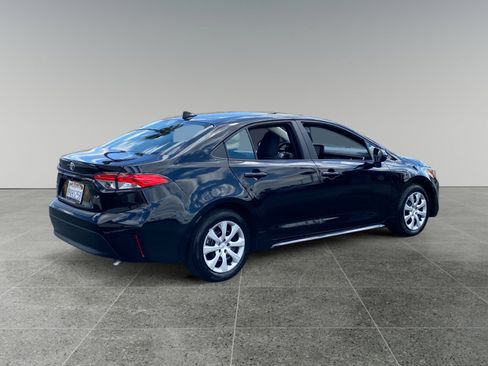 Used 2025 Toyota Corolla LE FWD image 5