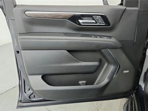 Used 2025 Chevrolet Tahoe Premier image 11
