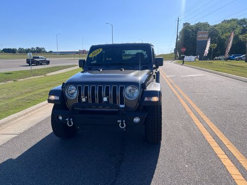 Used 2023 Jeep Wrangler Unlimited Sahara w/ Cold Weather Group AWD/4WD image 11