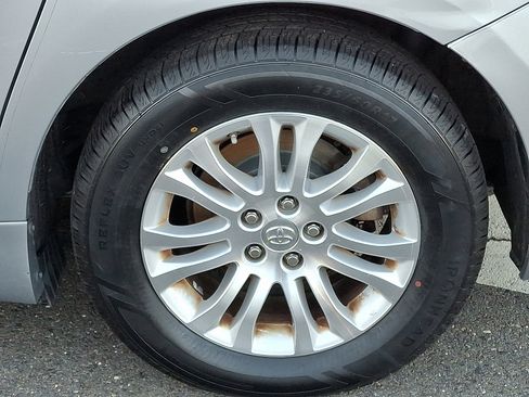 Used 2014 Toyota Sienna XLE w/ Entertainment Package image 28