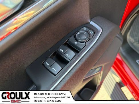 Used 2023 GMC Sierra 1500 Elevation image 12