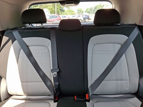 Used 2020 Hyundai Venue SEL image 19