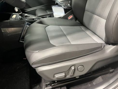 New 2025 Kia Niro EX Touring image 10