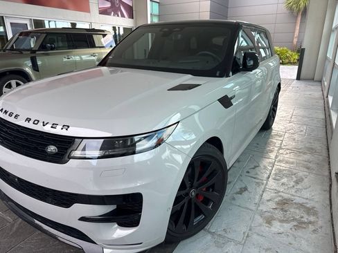 Used 2025 Land Rover Range Rover Sport Dynamic SE AWD/4WD image 1