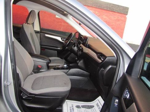 Used 2022 Ford Escape SE w/ Convenience Package FWD image 12