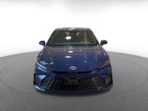 Used 2025 Toyota Camry SE image 4