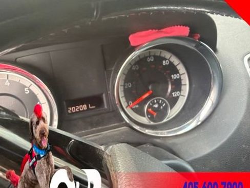 Used 2018 Dodge Grand Caravan SXT FWD image 2