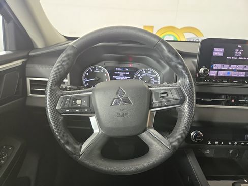 Used 2022 Mitsubishi Outlander ES image 14