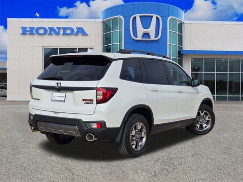 Used 2023 Honda Passport TrailSport image 3