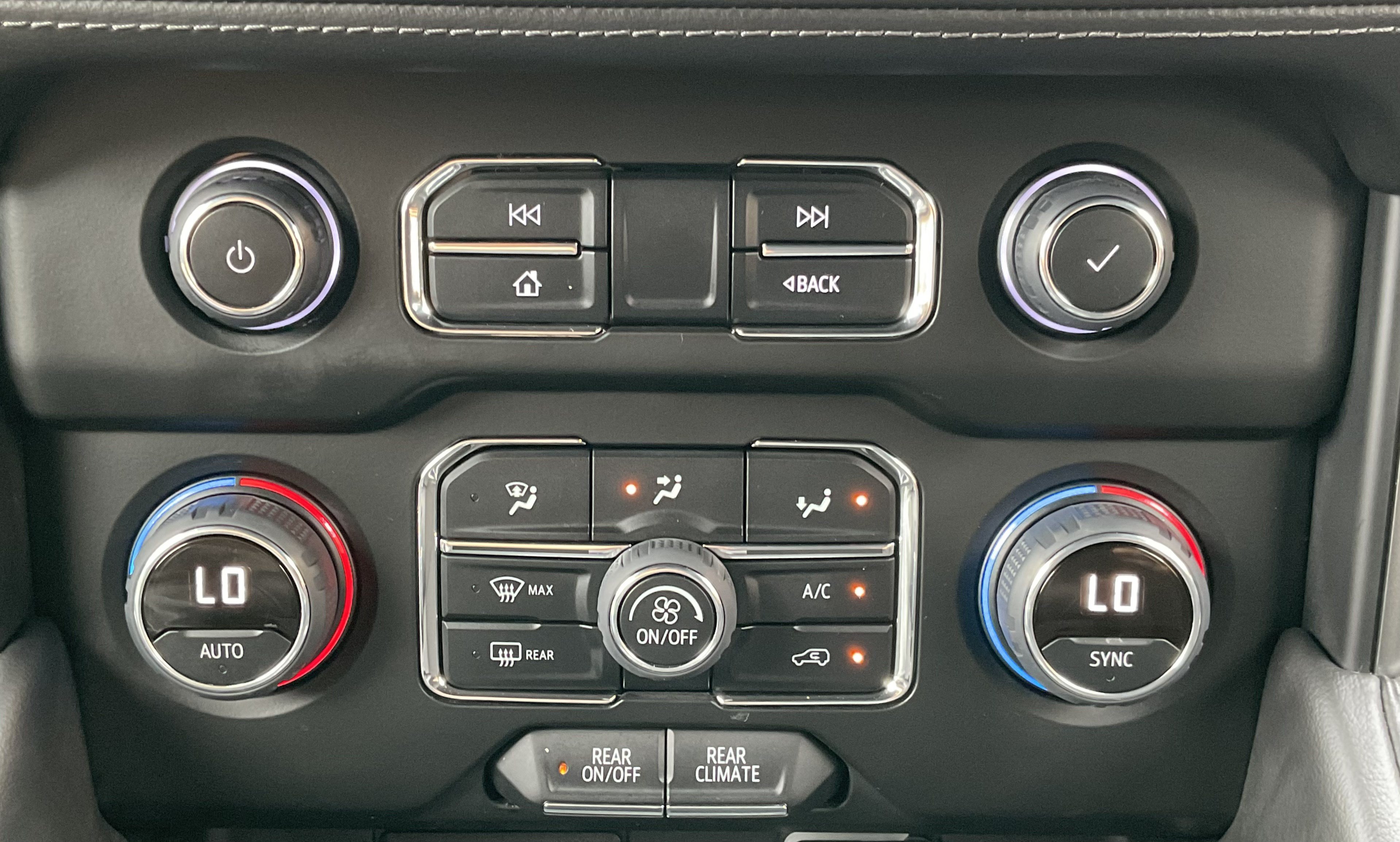 Used 2022 Chevrolet Suburban LS AWD/4WD image 14