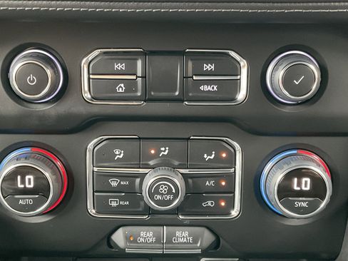 Used 2022 Chevrolet Suburban LS AWD/4WD image 14