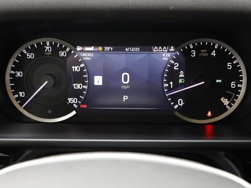 Used 2023 Land Rover Defender 110 SE image 8