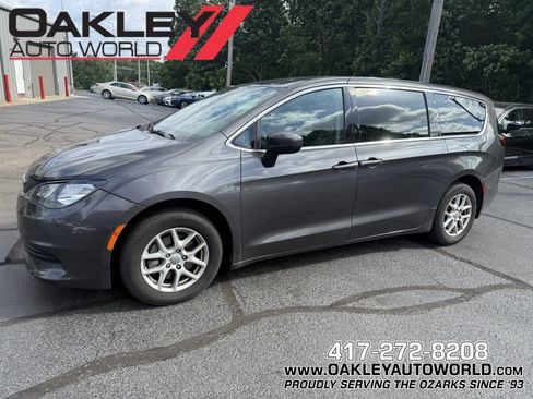 Used 2018 Chrysler Pacifica LX FWD image 1