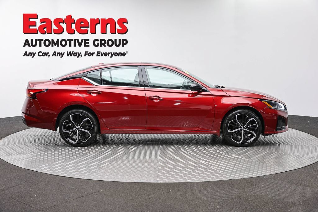 Used 2023 Nissan Altima 2.5 SR w/ SR Premium Package AWD/4WD image 6